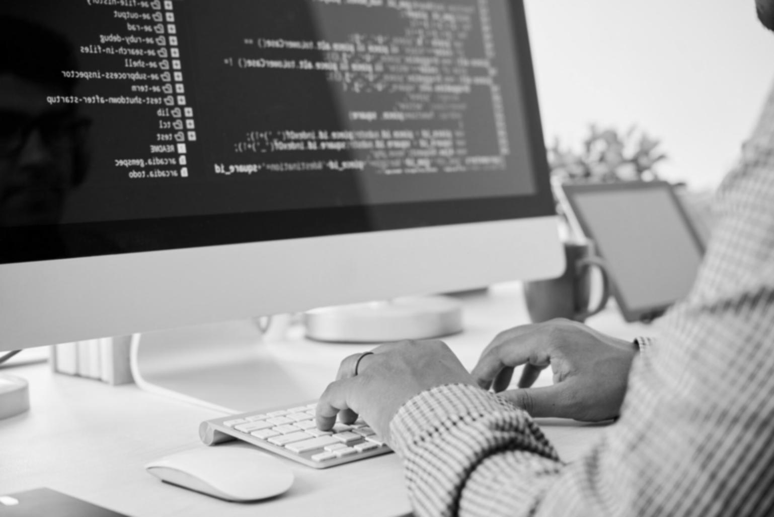 Современный офис с автоматизированными процессами обработки документов